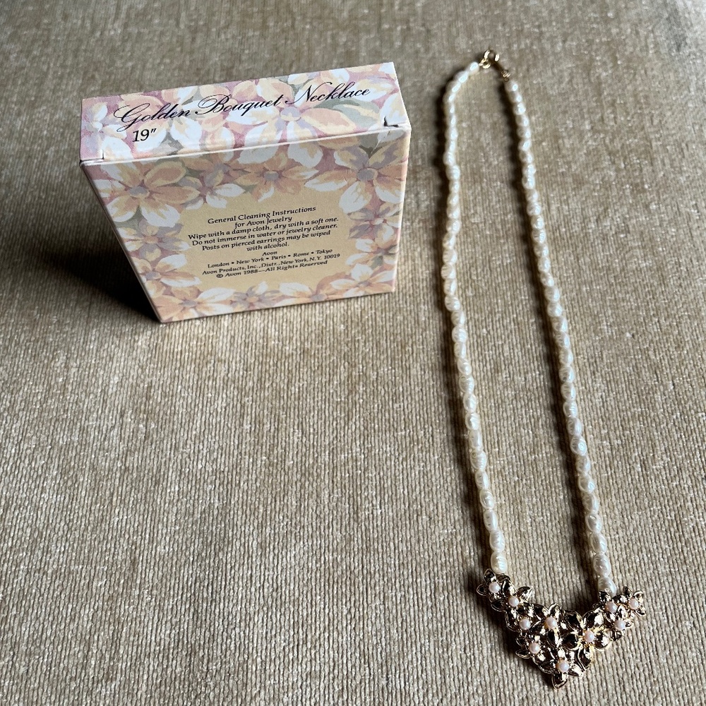 VINTAGE (1988) AVON GOLDEN BOUQUET NECKLACE 19”